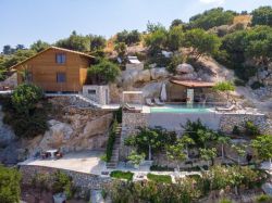 Vara house on the rocks