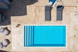 Lakis Aparment