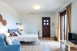 Lakis Aparment