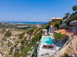 Vara house on the rocks