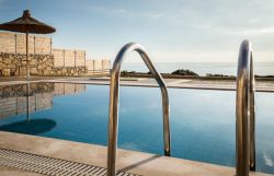 Left-Kleopatra Villa