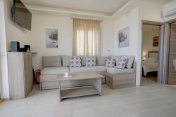 Left-Ikarus Villa