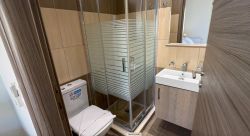 Left-Nofretete Villa