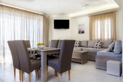 Left-Kleopatra Villa