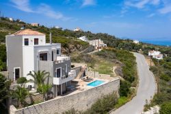 Lakis Aparment