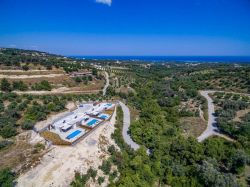Kolossos Tria