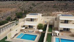 Left-Nofretete Villa