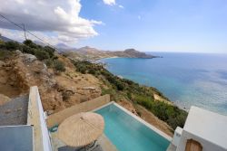 Blick von der Dachterrasse auf die Poolterrasse