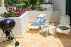 Liegen und BBQ