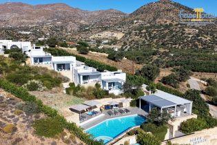 Ferienobjekt Luxus-Studios – Adults Only, Pool mit Poolbar- Video – Gal-Br 2001