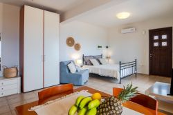 Lakis Aparment