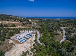 Kolossos Tria