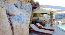 Vara house on the rocks