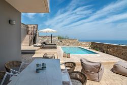 Lakis Aparment
