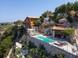 Vara house on the rocks