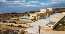 Left-Nofretete Villa