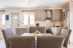 Left-Kleopatra Villa