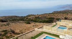 Left-Nofretete Villa