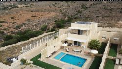 Left-Nofretete Villa