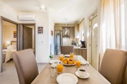 Left-Ikarus Villa