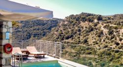 Vara house on the rocks