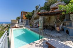 Vara house on the rocks