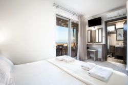 Left-Kleopatra Villa