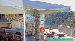 Vara house on the rocks